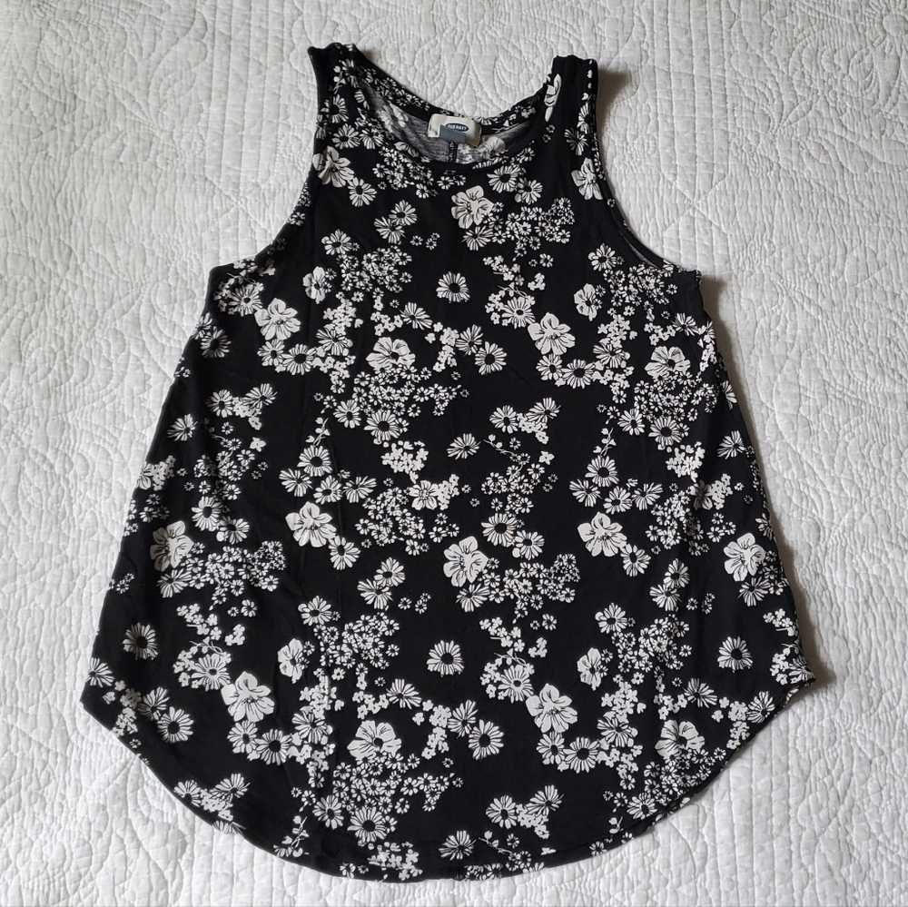 EUC - Old Navy | Black and White Floral Tank XS